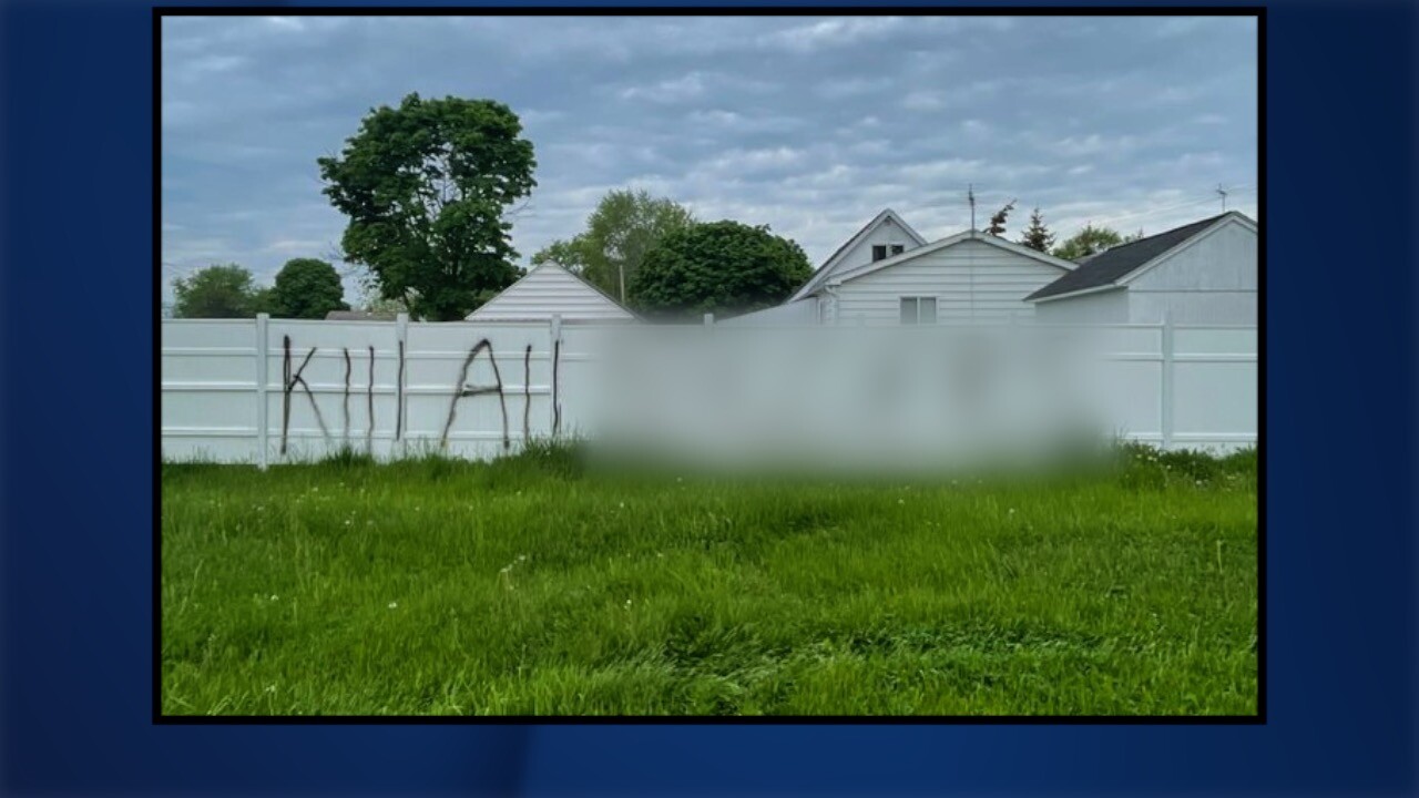 0516 NIAGARA SIGN (BLURRED).jpg