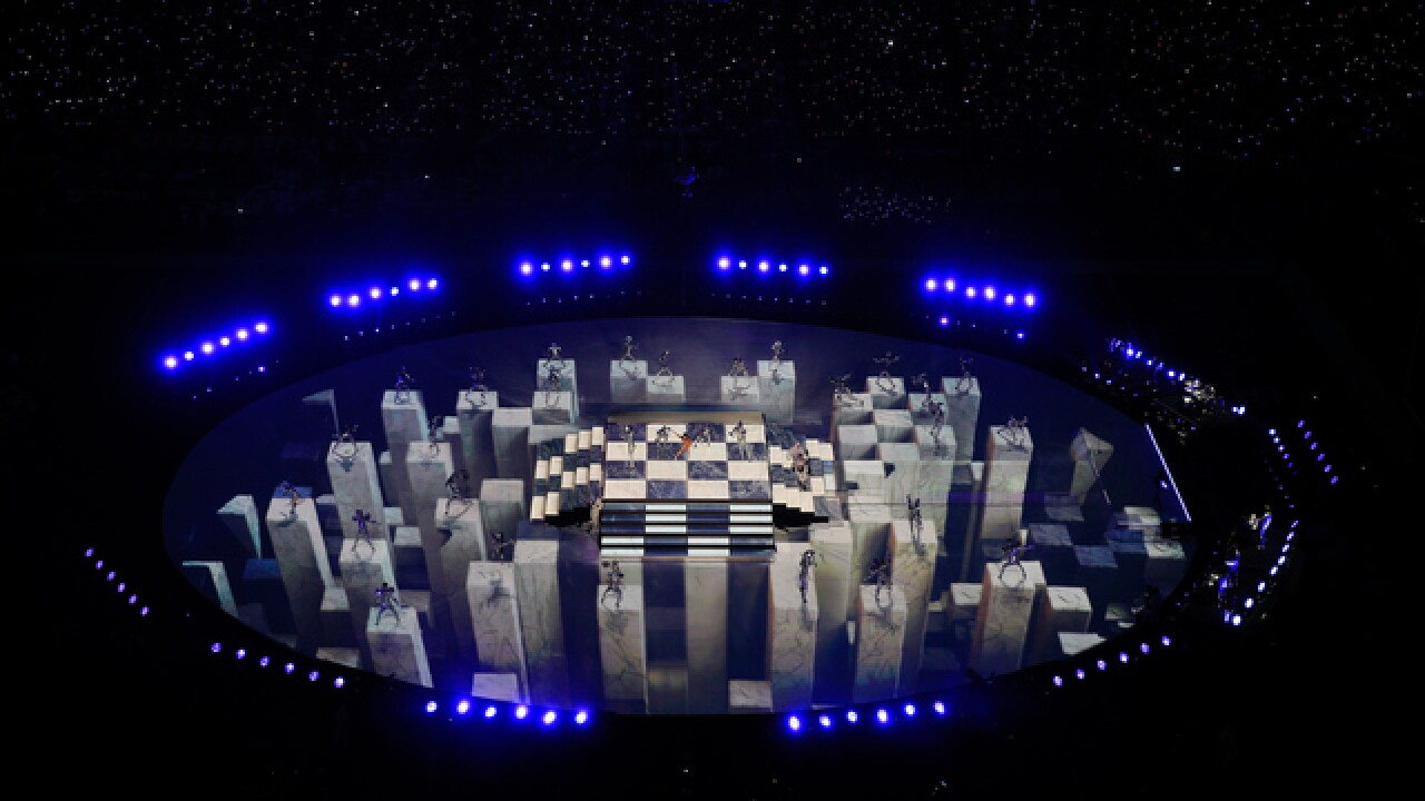 Katy Perry shines in halftime show (Feb 1, 2015)