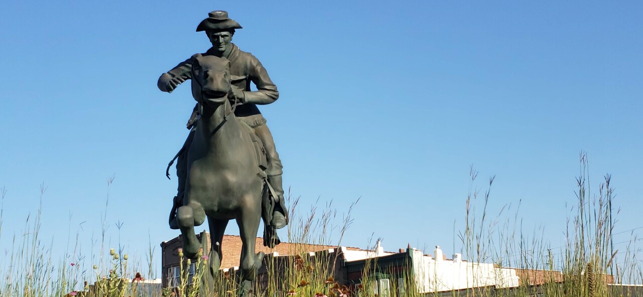 Pony Express statue.jpg