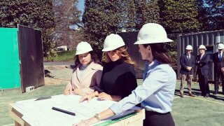 Melanie Trump supervises construction of White House Tennis Pavillion