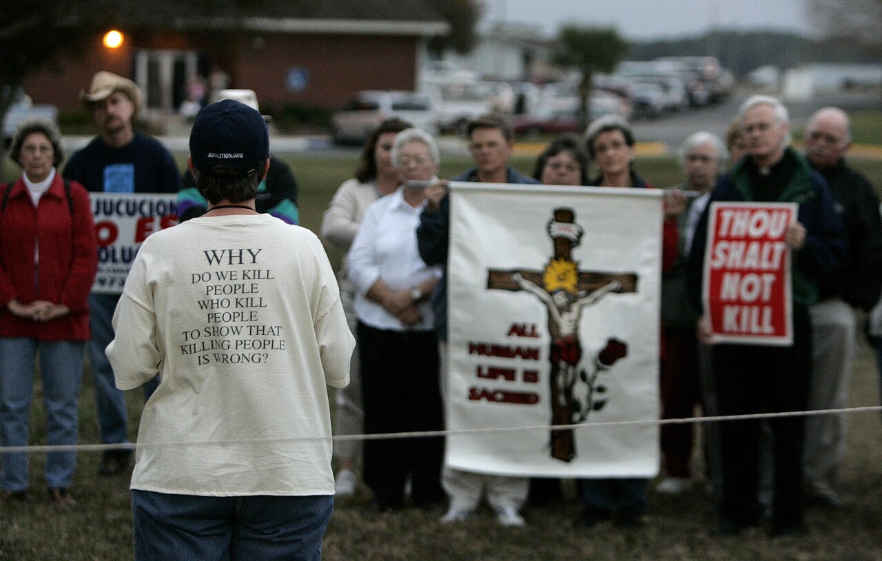 protesters outside Florida State Prison before execution of Clarence Hill in 2006