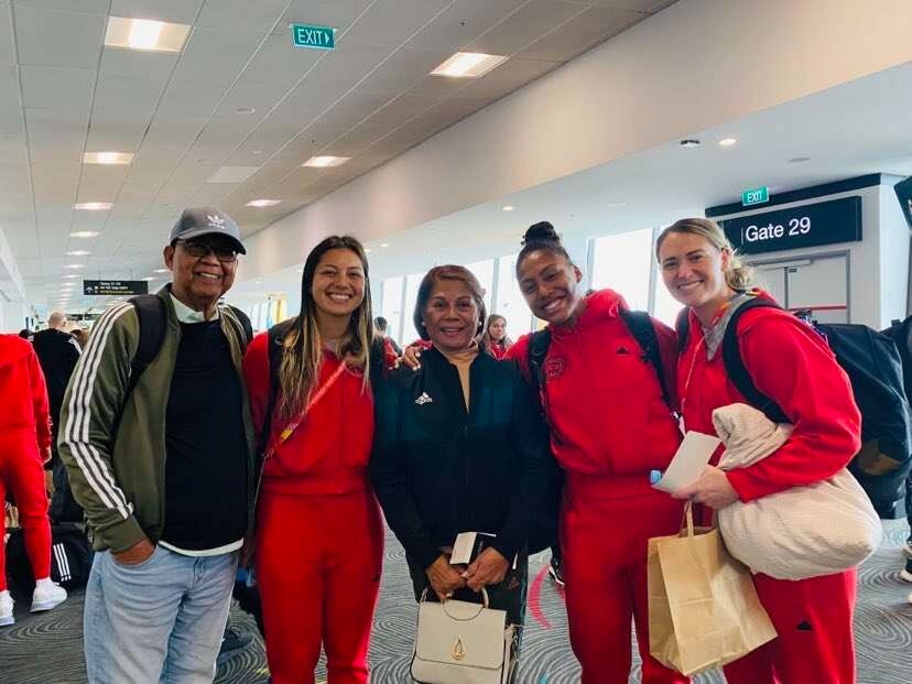 McDaniel sister with grandparents