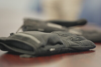 Shock gloves 3