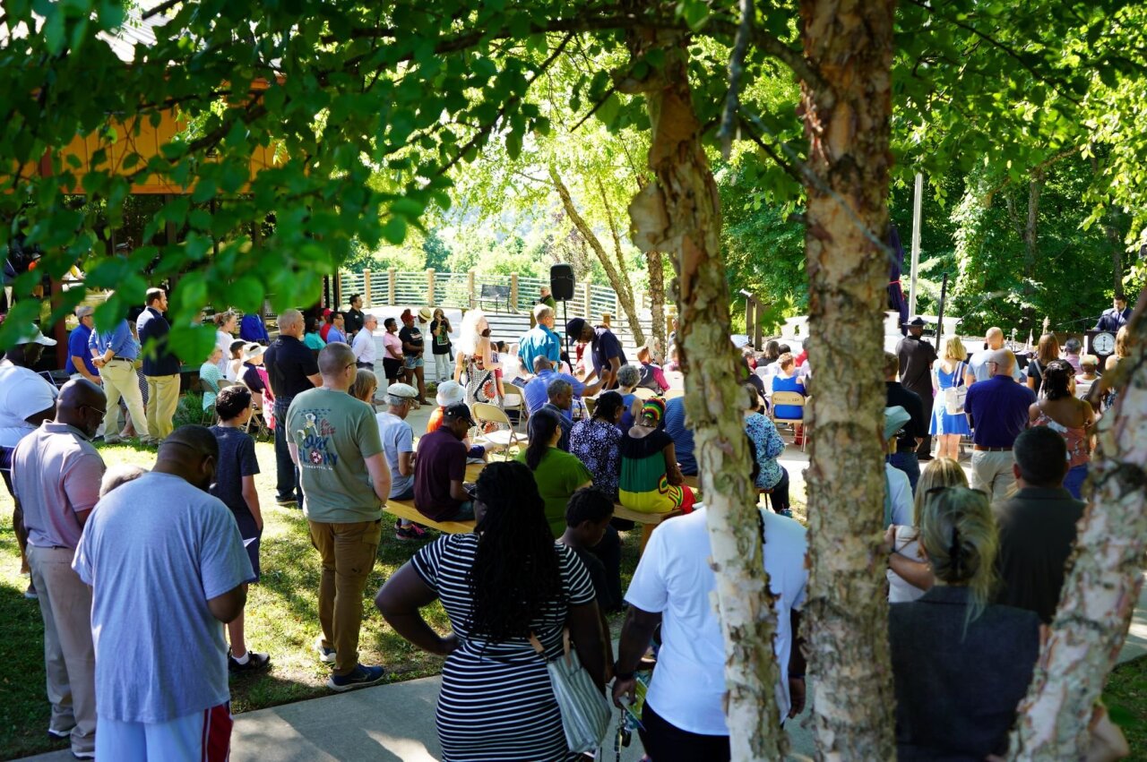 crowd gathered for USCT monument in Fort Defiance Civil War Park in Clarksville