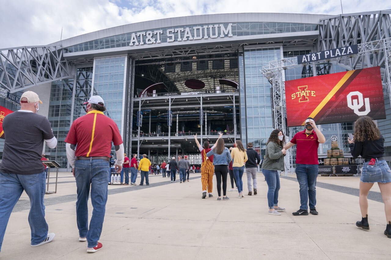 Fans enter AT&T Stadium before 2020 Big 12 Conference Championship