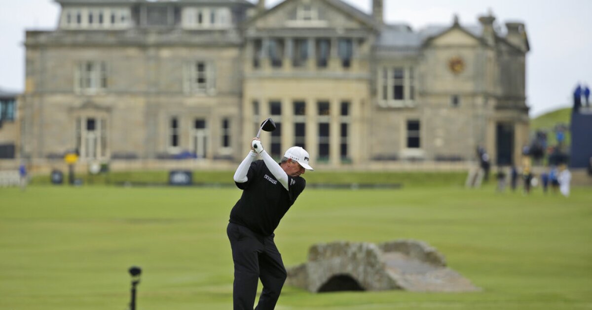 Masters sticks to no-phone tradition, ejects a former major champion