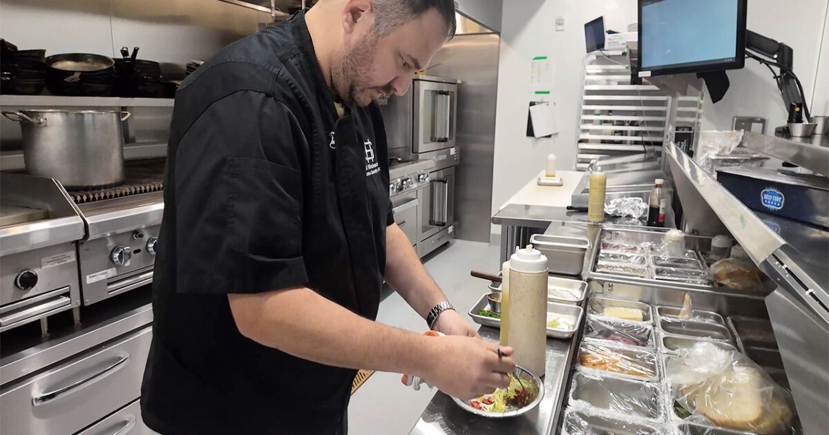 'Hell's Kitchen' winner brings award-winning cuisine to Palm Beach Shores