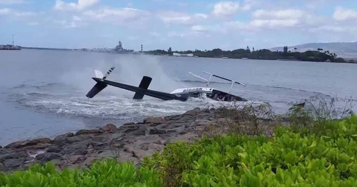 VIDEO Helicopter crashes in Hawaii, 1 critical