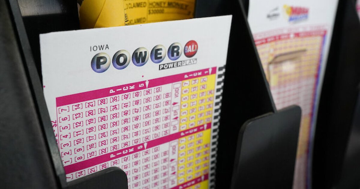 Two lucky lottery winners in Tennessee