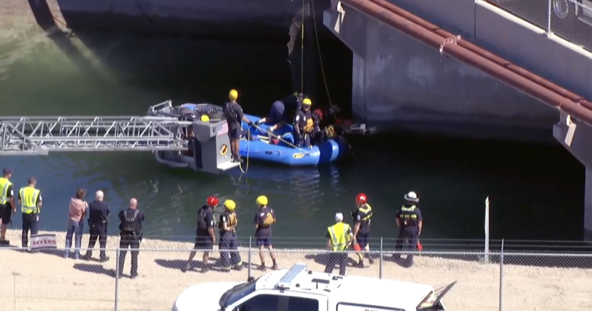 Woman's body found in submerged truck pulled from Mesa canal near Signal Butte Road