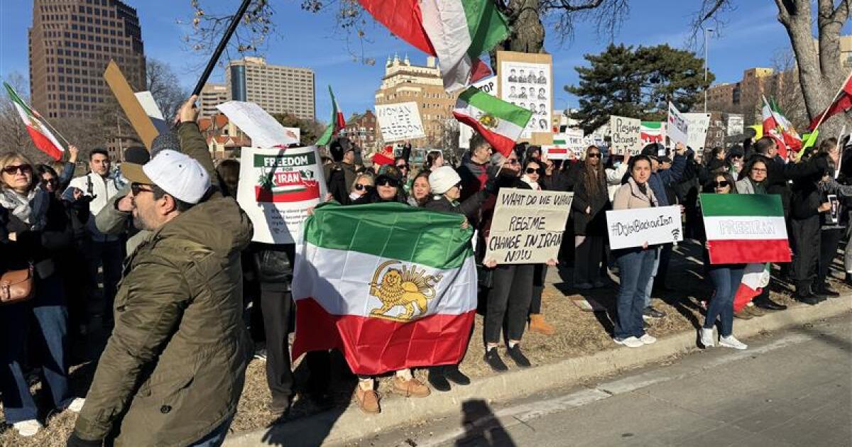 Iranian Americans in Kansas City rally in solidarity with Iran protesters