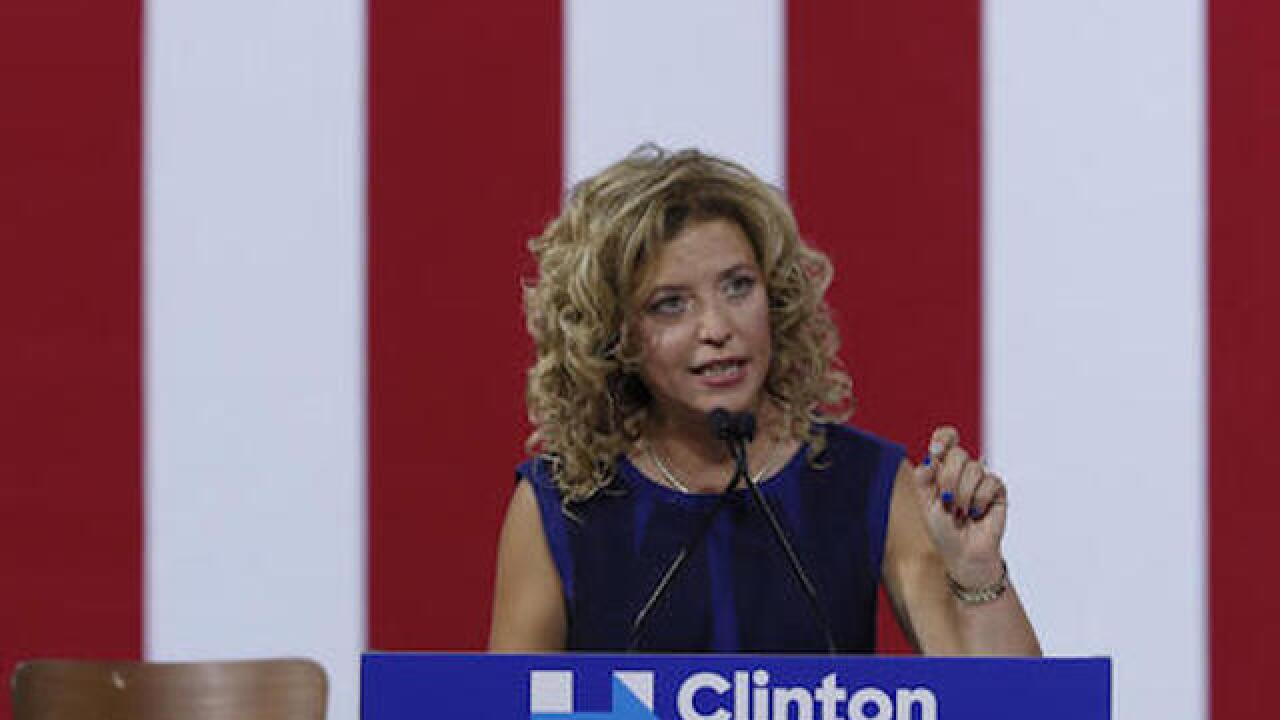 Wasserman Schultz: Trump aides' Russian contact 'reeks of collusion'