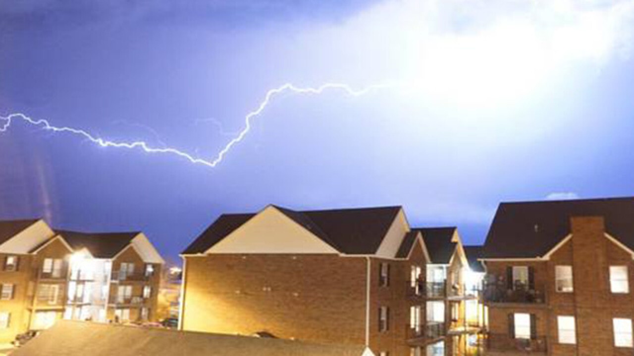 Severe storms, strong winds rip through Kansas City metro area