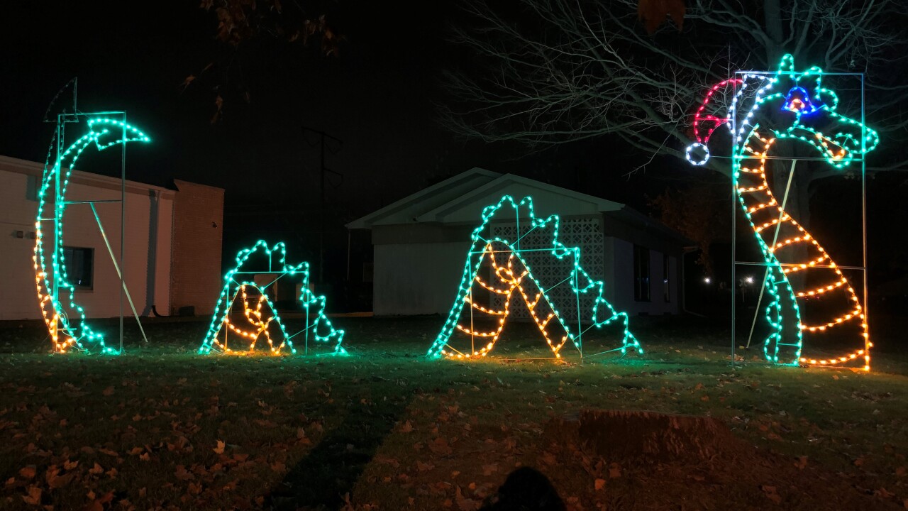 Racine Zoo debuts holiday lights drivethru event