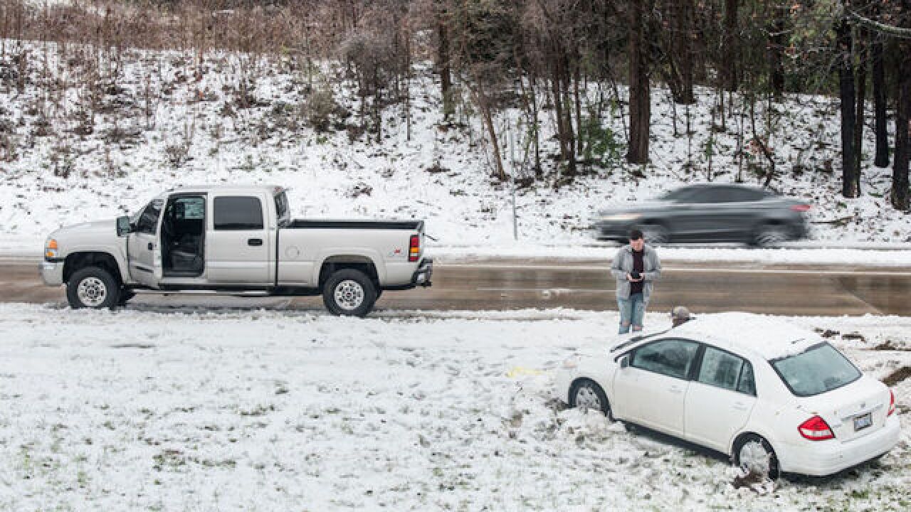 Southeast snowstorm: 2 deaths, 500-plus Monday flights canceled and 200,000 still in the dark