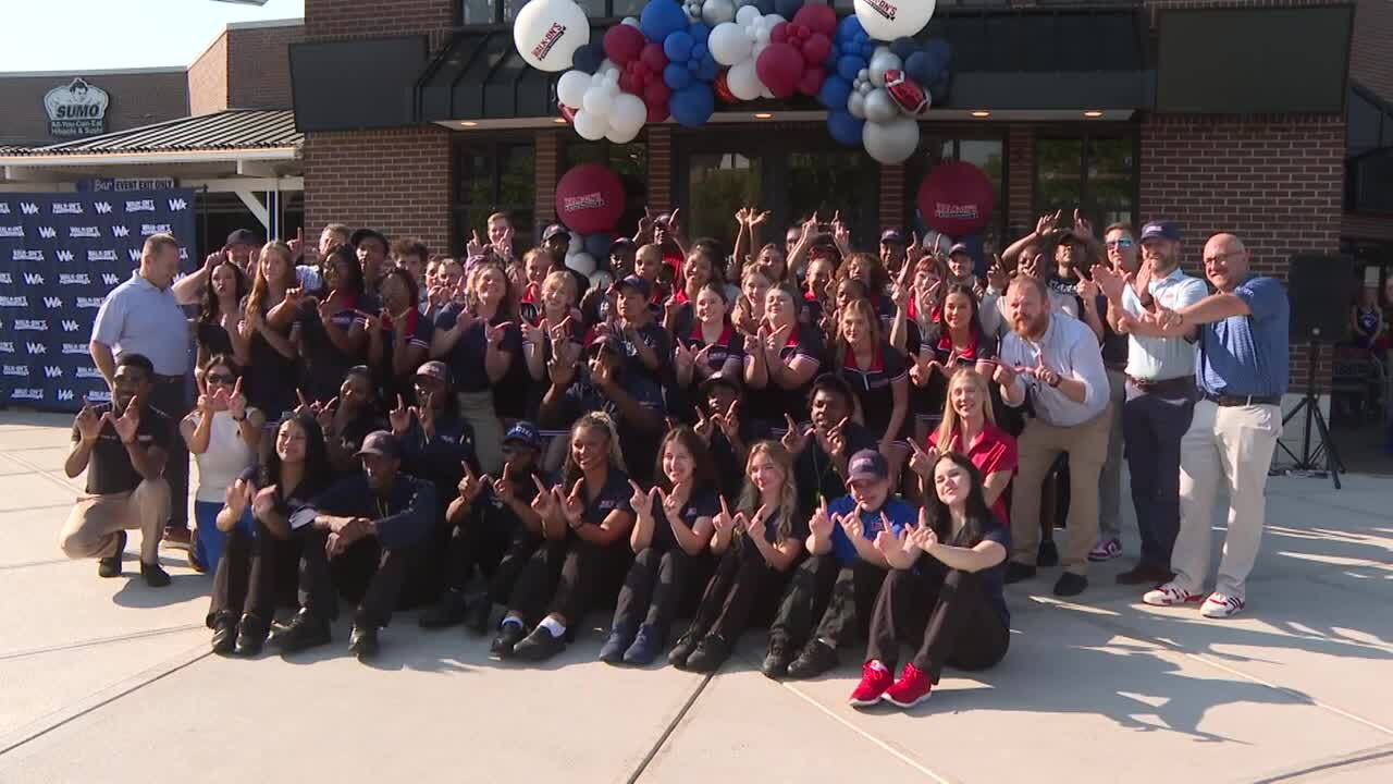 Walk-On's Opens in Lexington