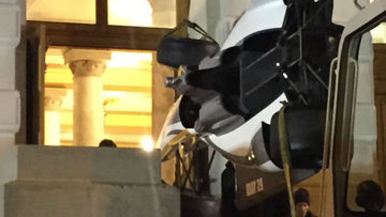 PHOTOS: Crews put IndyCar inside Statehouse