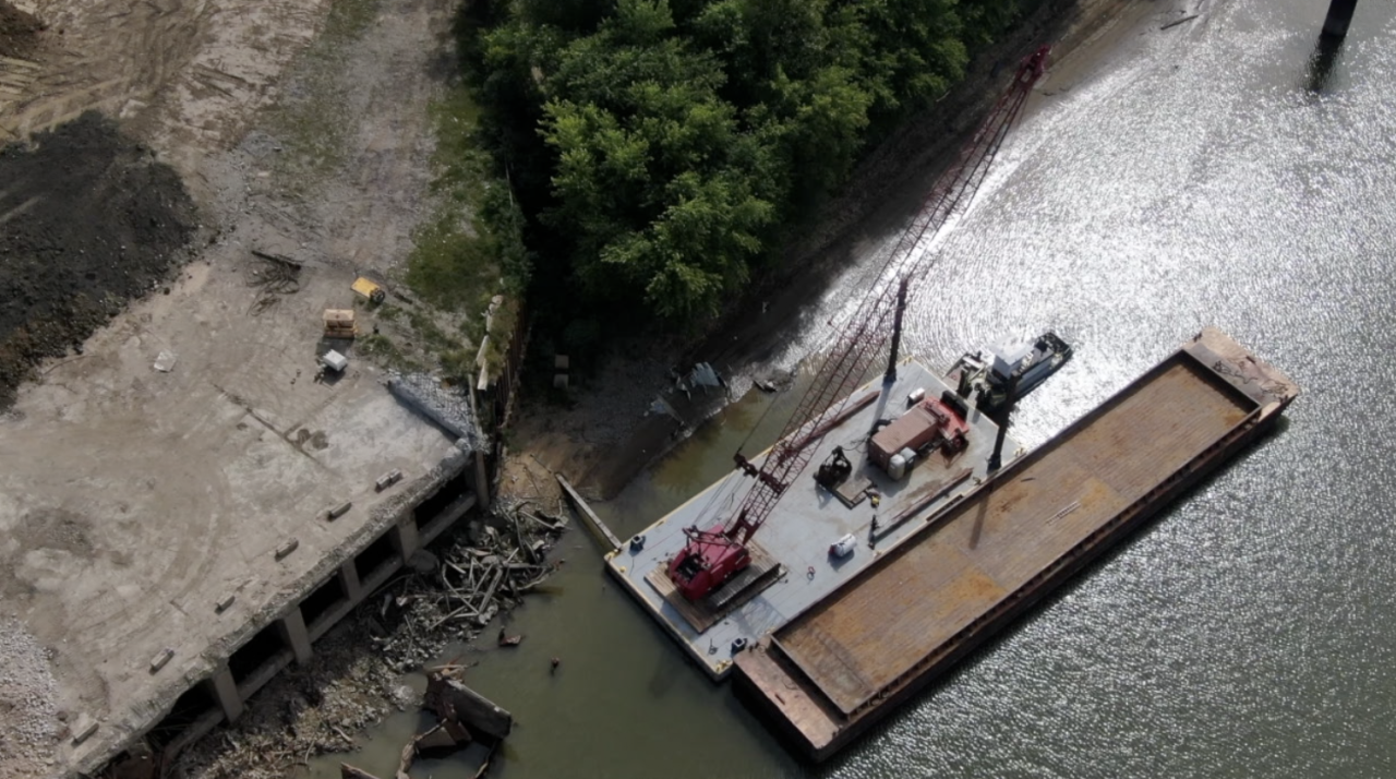 A barge-mounted crane arrived at Beckjord on Sept. 17, 2021 to remove smokestack from Ohio River.
