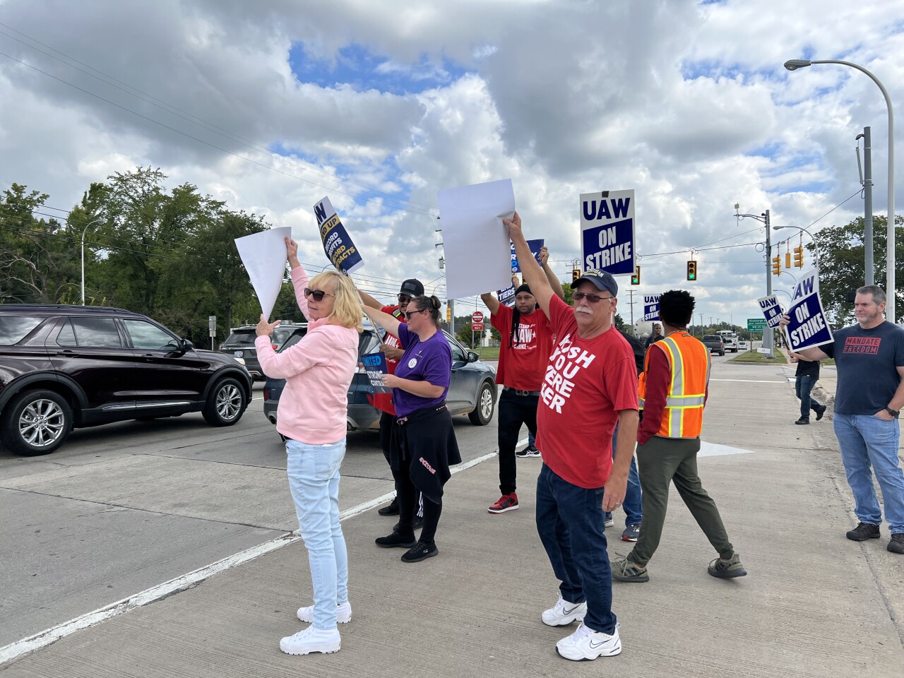 uaw strike wayne ford 1.jpg