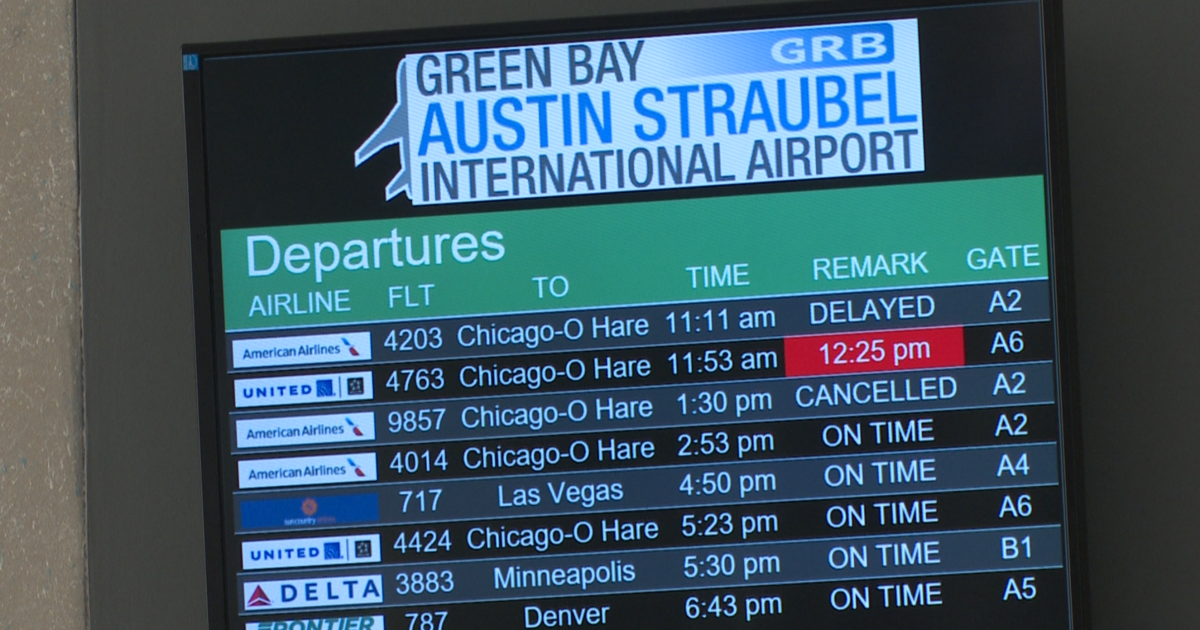 Thousands of flight cancellations affect travelers at Green Bay Airport