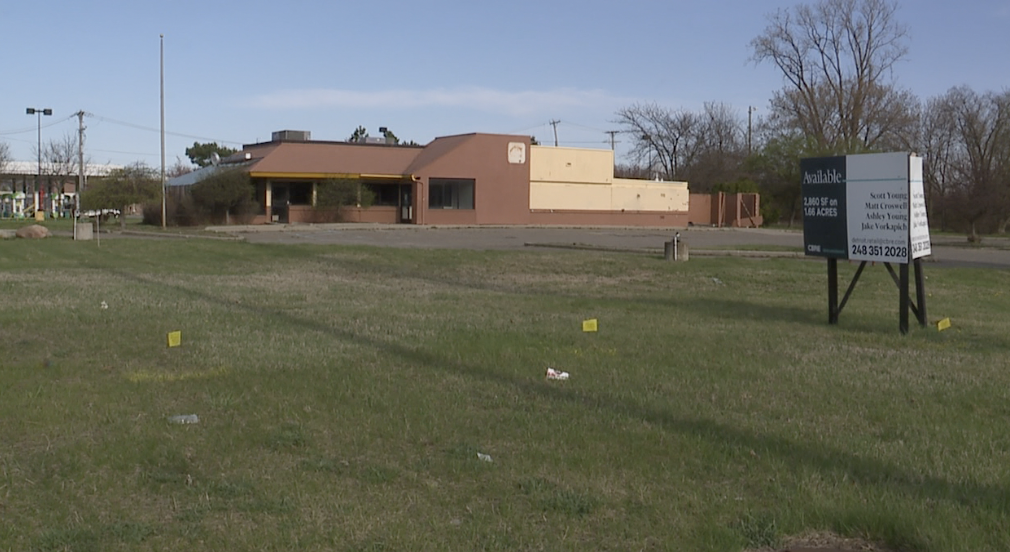 The proposed location sits at the site of the old Burger King that closed down in 2020, near M-59 and US-23