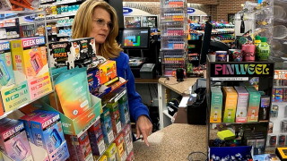 Clerk stops scammers again