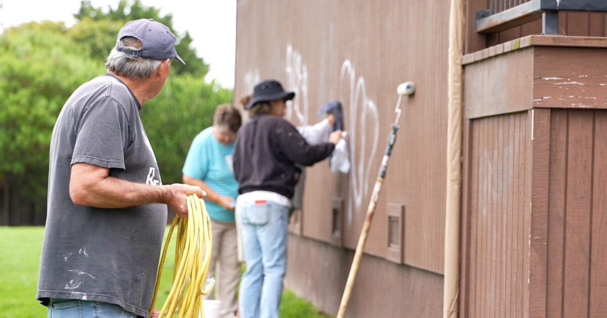 Volunteers clear graffiti from Los Osos community center - Vimarsana News