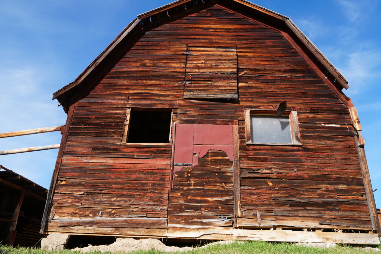 boulder barn