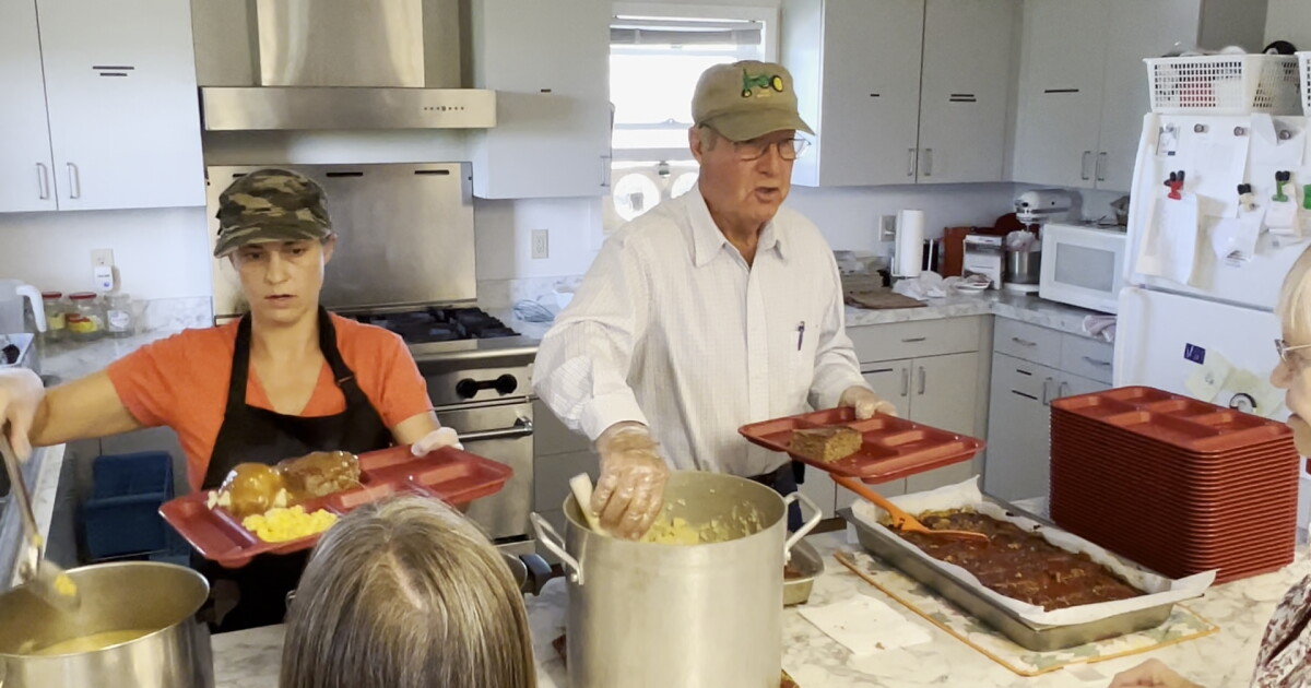 Super Senior: Donn Lorash dishes out meals in Boyd - Vimarsana News