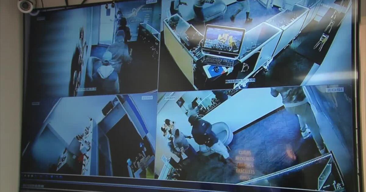 KB Gold Jewelry releases video of armed robbery resulting in $16K worth of merchandise stolen