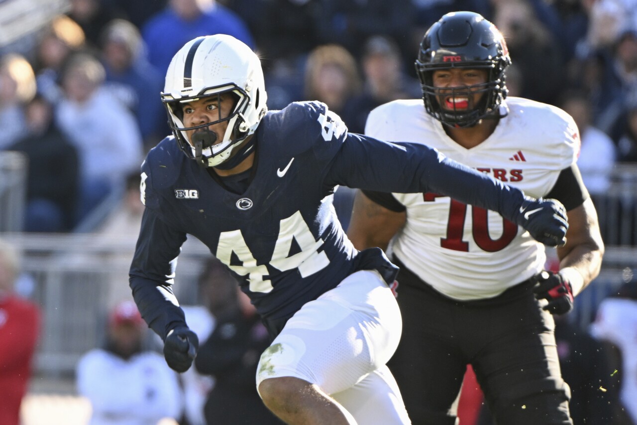 Penn State Nittany Lions defensive end Chop Robinson rushes vs. Rutgers Scarlet Knights, Nov. 18, 2023