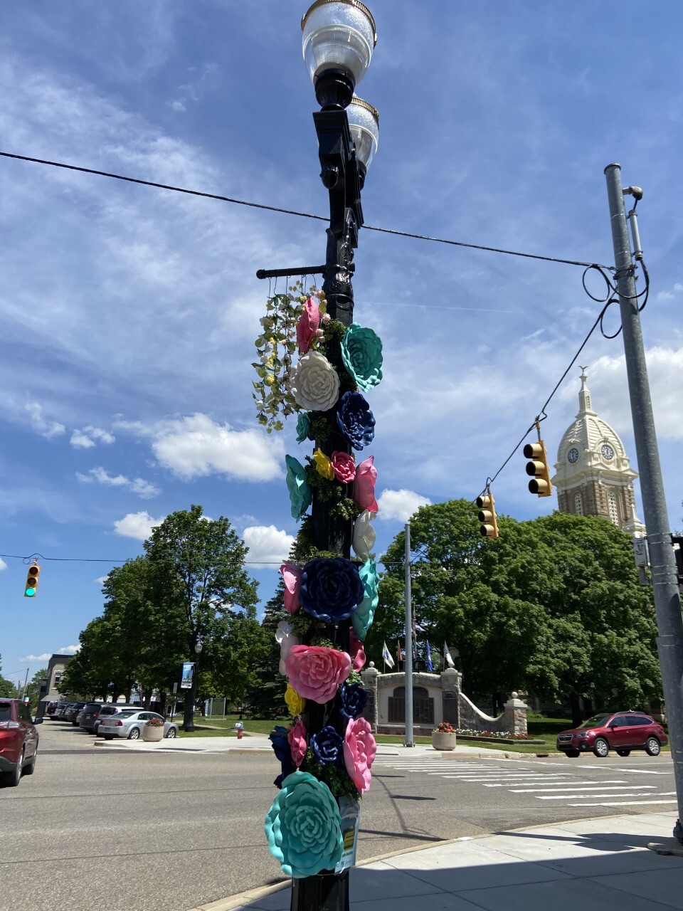 Light pole outside of Howard Hanna in downtown Mason 