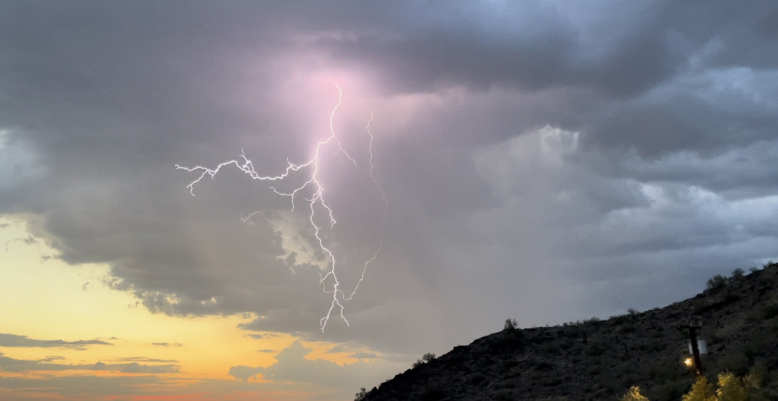 Storms and high winds roll through the Valley, thousands without power