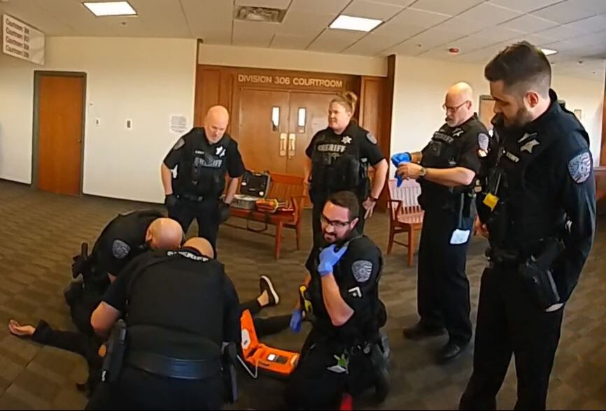 Arapahoe County Sheriff's Office deputies revive woman at courthouse