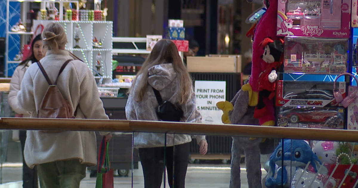 Kansas Citians prefer in-person holiday shopping Kansas Citians prefer in-person holiday shopping