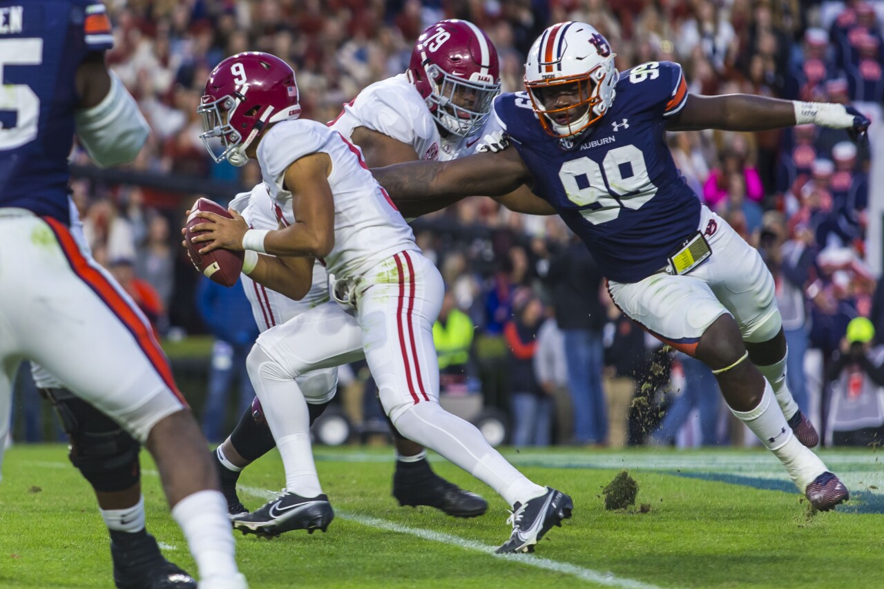 Auburn Tigers defensive end T.D. Moultry chases Alabama quarterback Bryce Young, Nov. 27, 2021