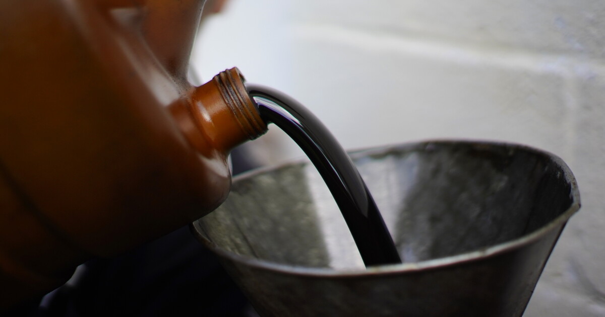 Retailers put new purchase limits on motor oil as supply crunch continues