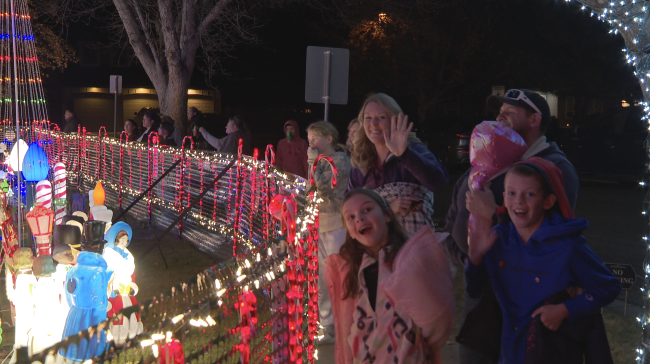 BarlowFamilyCandyCaneLane