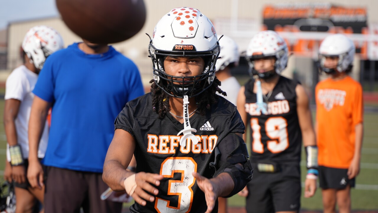 Refugio senior quarterback Ray Lewis