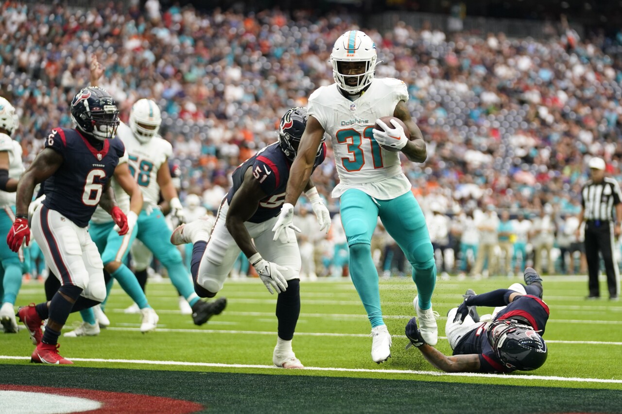 Miami Dolphins running back Raheem Mostert scores TD in preseason game at Houston Texans, Aug. 19, 2023