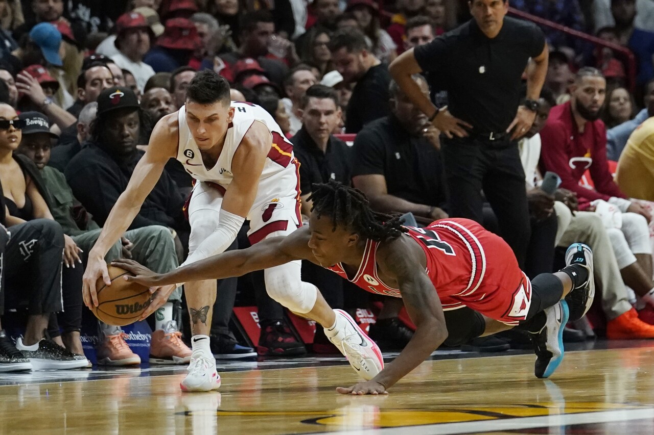 Chicago Bulls guard Ayo Dosunmu (12) and Miami Heat guard Tyler Herro go after basketball, Oct. 19, 2022