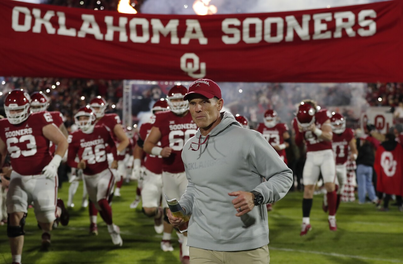 Oklahoma Sooners head coach Brent Venables runs onto field with team, Nov. 19, 2022