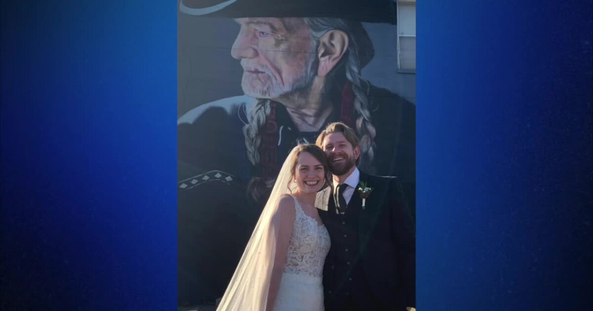 Willie Nelson mural brings tourists to Hillsboro - Vimarsana News