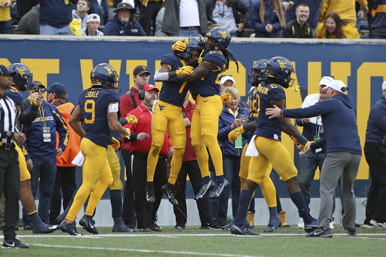 West Virginia Mountaineers celebrate touchdown vs. Iowa State Hawkeyes, Oct. 30, 2021