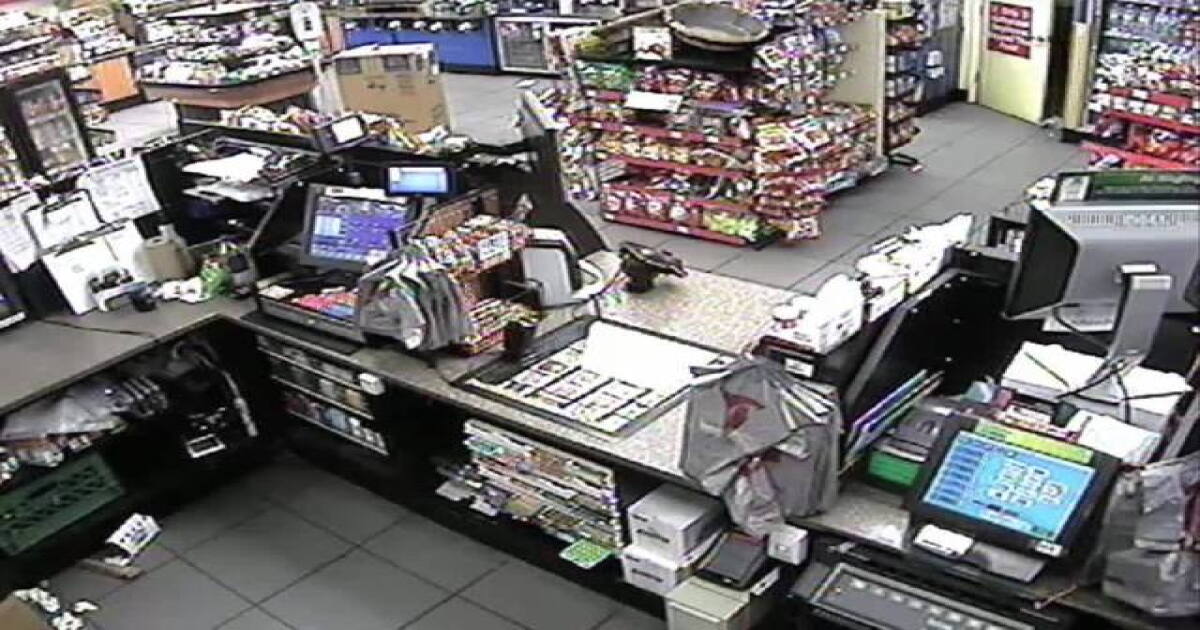 PD: Masked man with gun robs Phoenix Circle K