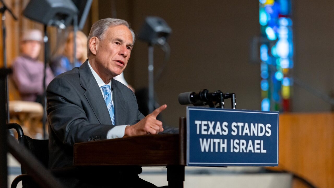 gov abbott 1006.jpg