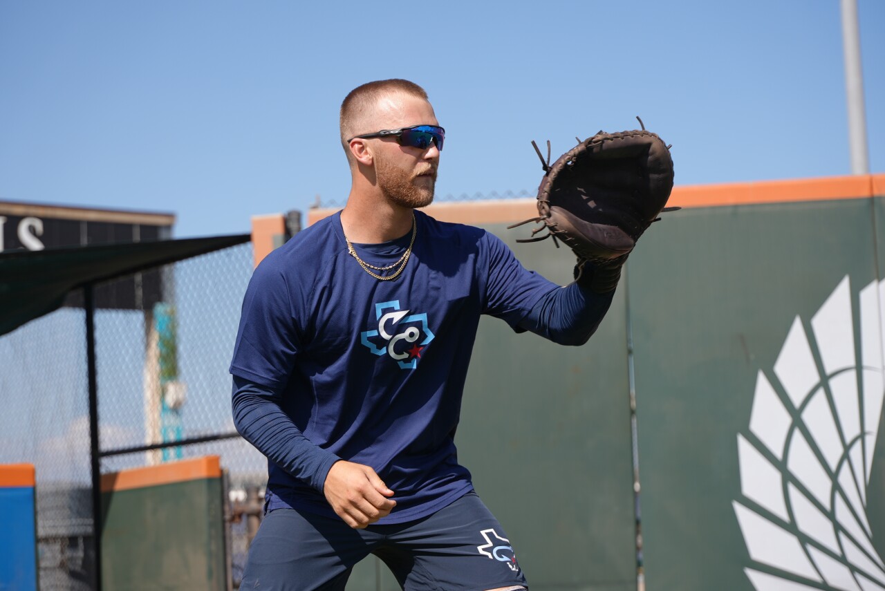Hooks catcher and Gregory-Portland grad Walker Janek