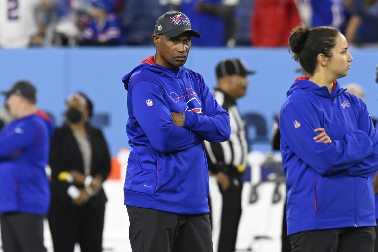 Buffalo Bills defensive coordinator Leslie Frazier watches pre-game warm ups, Oct. 18, 2021