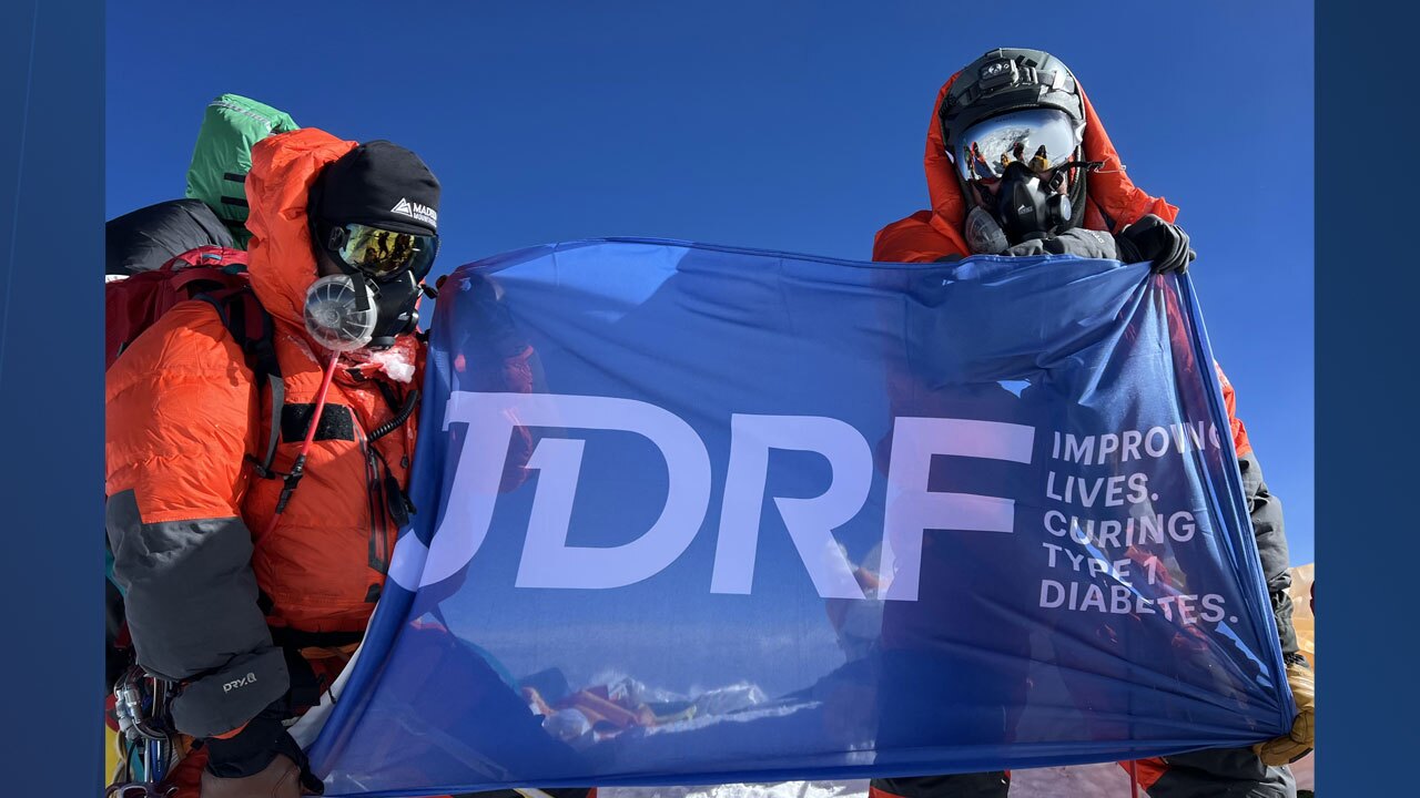 Cameron Kenny with JDRF flag
