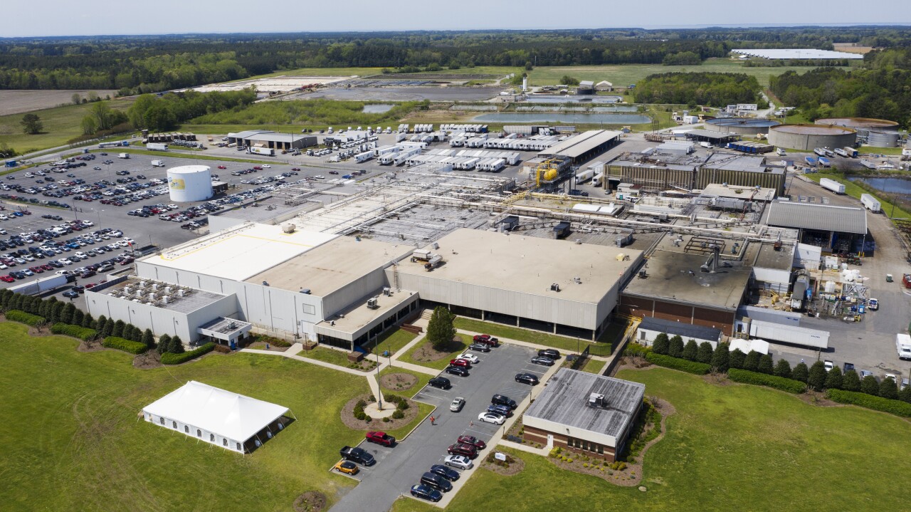CORRECTION Virus Outbreak Virginia Poultry Farms